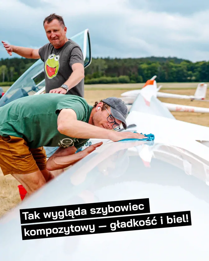 Szybowiec kompozytowy — gładkość i biel
