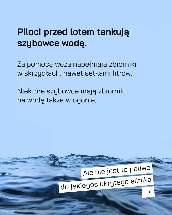 Piloci przed lotem tankują szybowce wodą